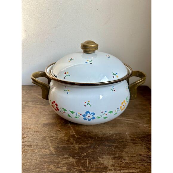 Vintage Enamel and Brass Floral 2.5 Quart Lidded Pot | Cottagecore Granny Chic - Picture 4 of 8